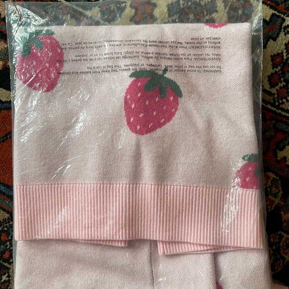 Beach Riot NWT Sz M Joey Sweet strawberries oversized sweater; so cute! - Picture 5 of 16